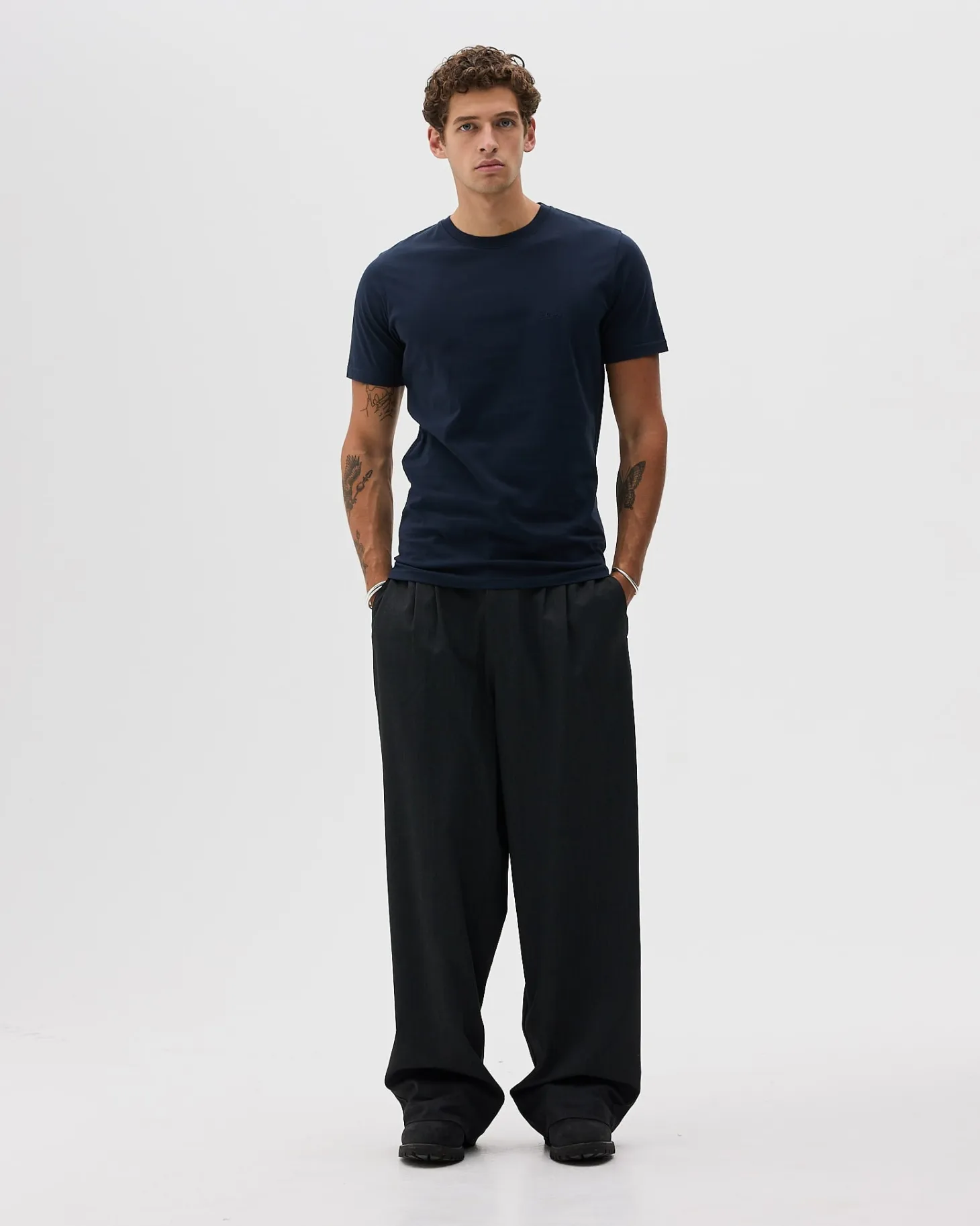 Classic Fit, Men - Embroidered Logo - Navy Blue