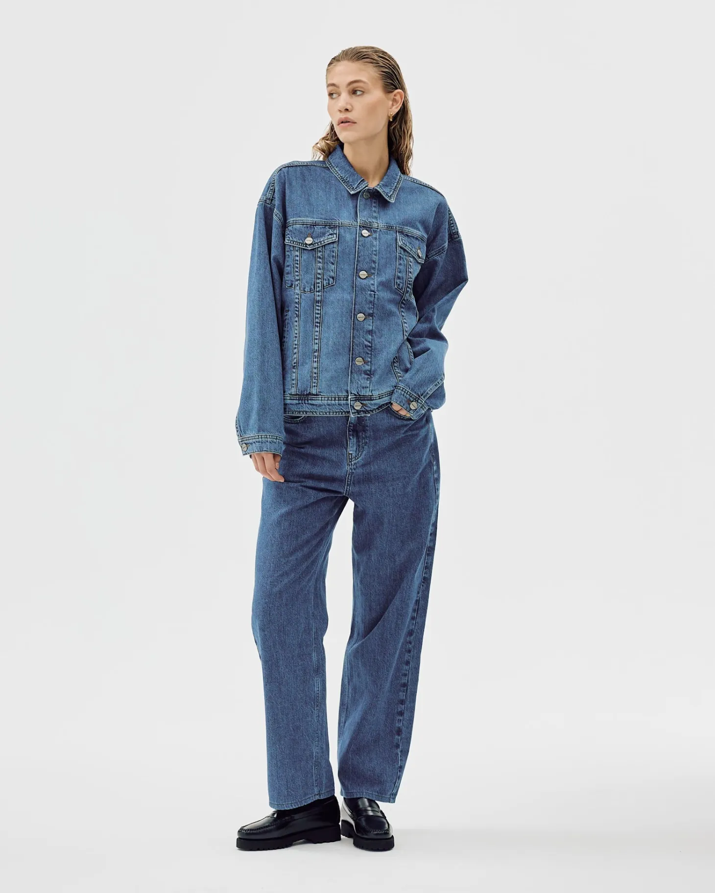 Loose Fit Jeans, Women - AW25 - Washed Blue